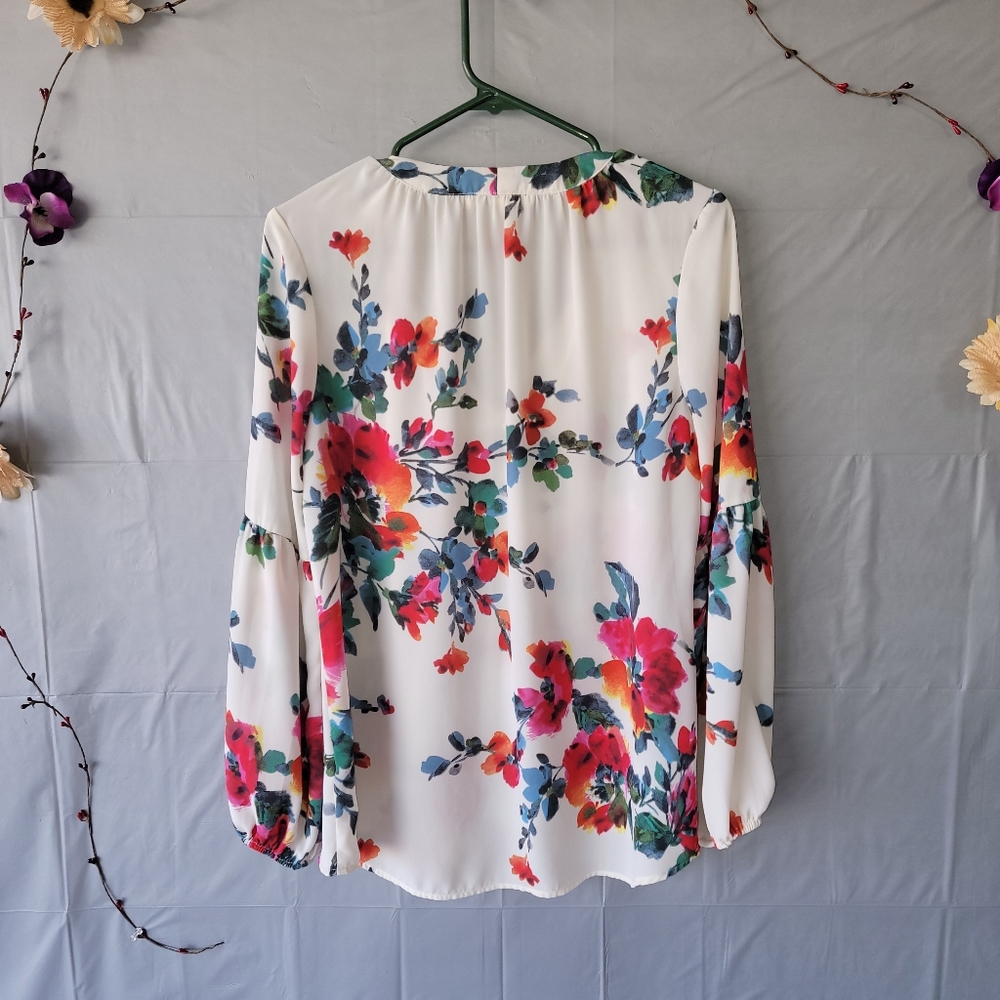 Flower Blouse - Picture 2 of 7